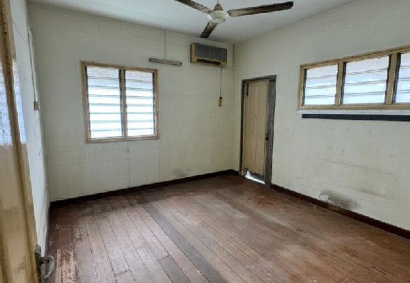 OFF JALAN PASIR PUTEH