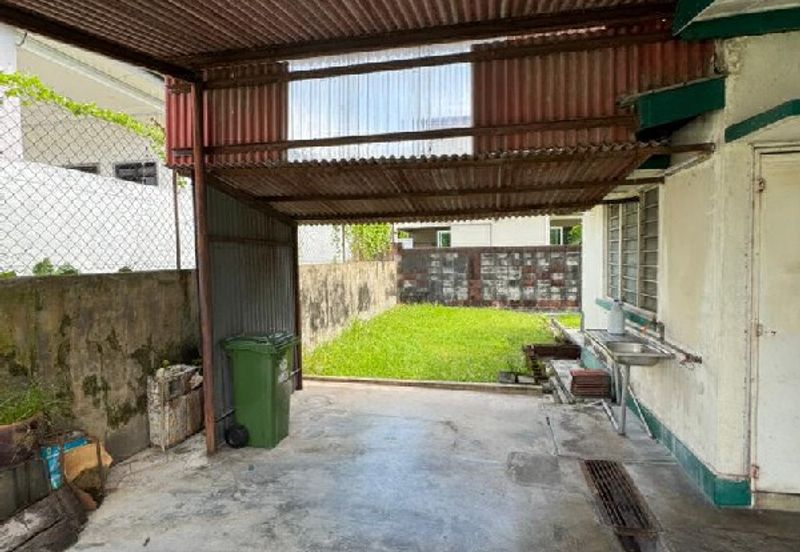 OFF JALAN PASIR PUTEH