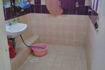 RUMAH PANGSA MENGLEMBU