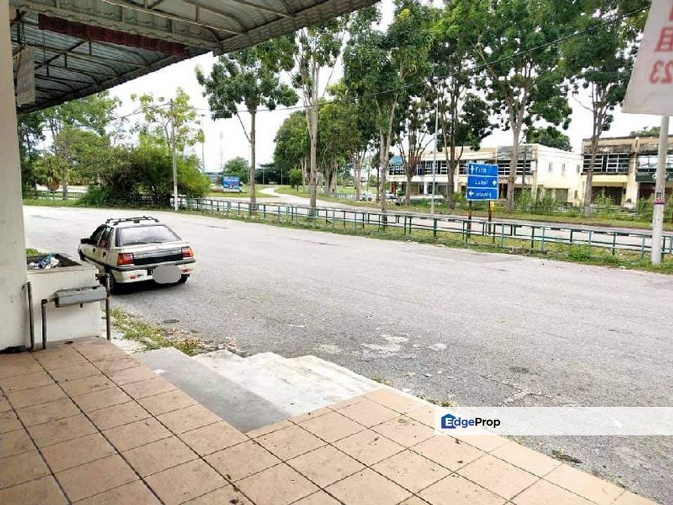Menglembu Double Storey Shop Lot Facing road, Perak, Menglembu