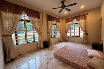 TAMAN PUNCAK JELAPANG MAJU