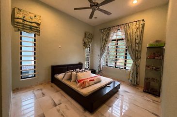 TAMAN PUNCAK JELAPANG MAJU