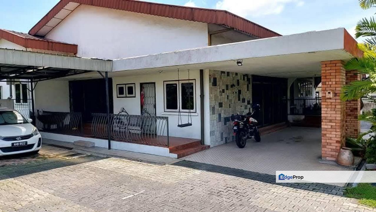 Taman Victoria Single Storey Bungalow With Big Land For Sales, Perak, Ipoh