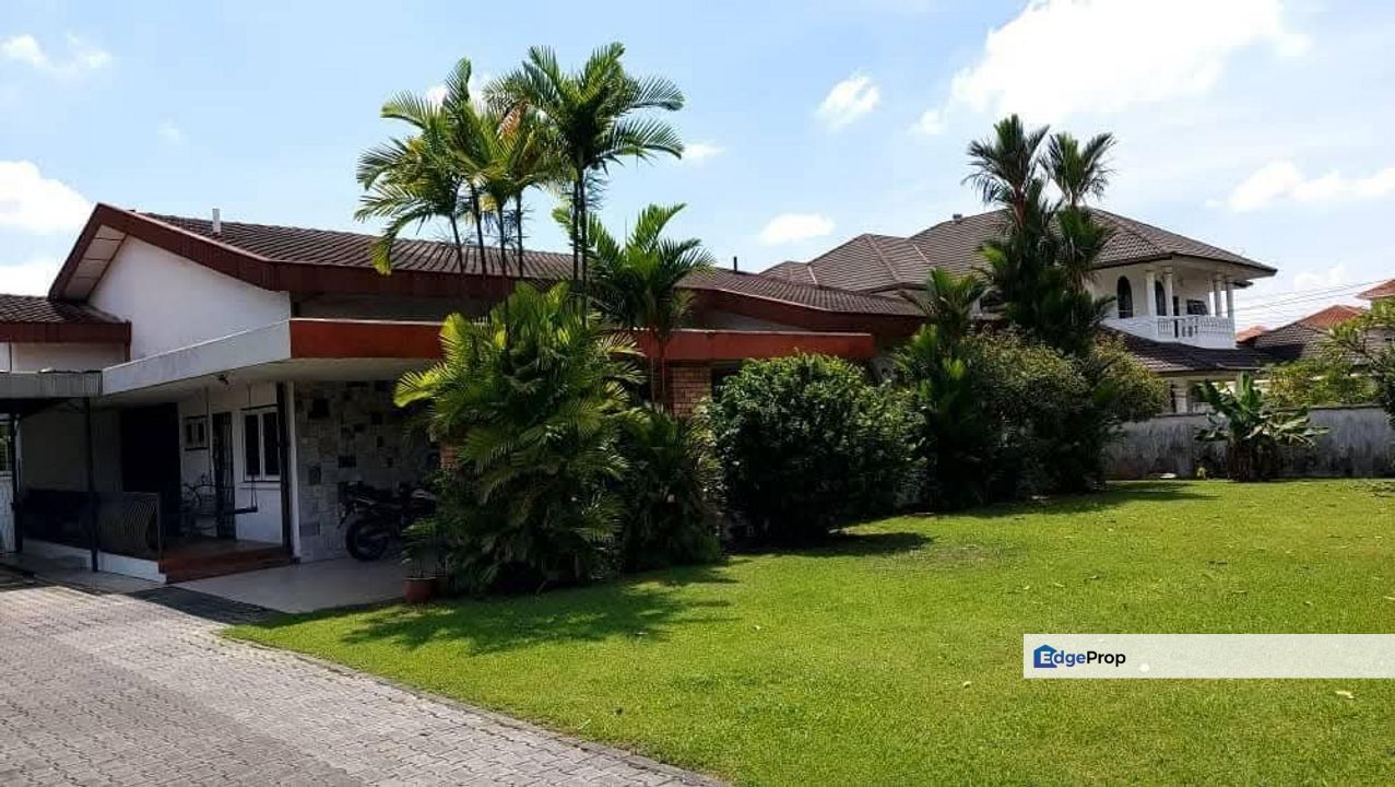 Taman Victoria Single Storey Bungalow With Big Land For Sales, Perak, Ipoh