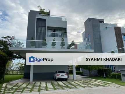 FACING LAKE 3 STOREY LAKEFRONT VILLA, Selangor, Cyberjaya