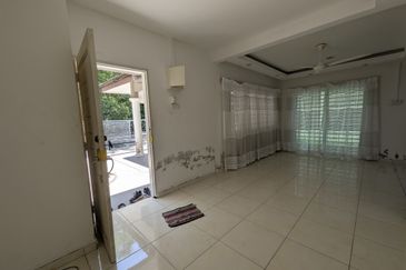 KERTEH | Damansara Inn, Double Storey Semi-D