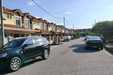 Bandar Laguna Merbok