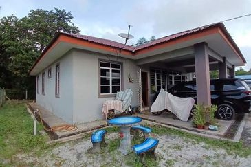 Dua Unit SemiD, Kg Baru Kuala Abang Dijual Sekaligus