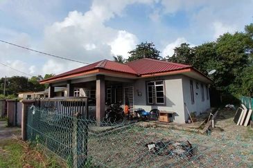 Dua Unit SemiD, Kg Baru Kuala Abang Dijual Sekaligus