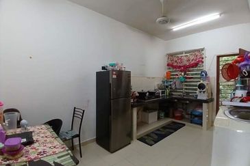 Dua Unit SemiD, Kg Baru Kuala Abang Dijual Sekaligus