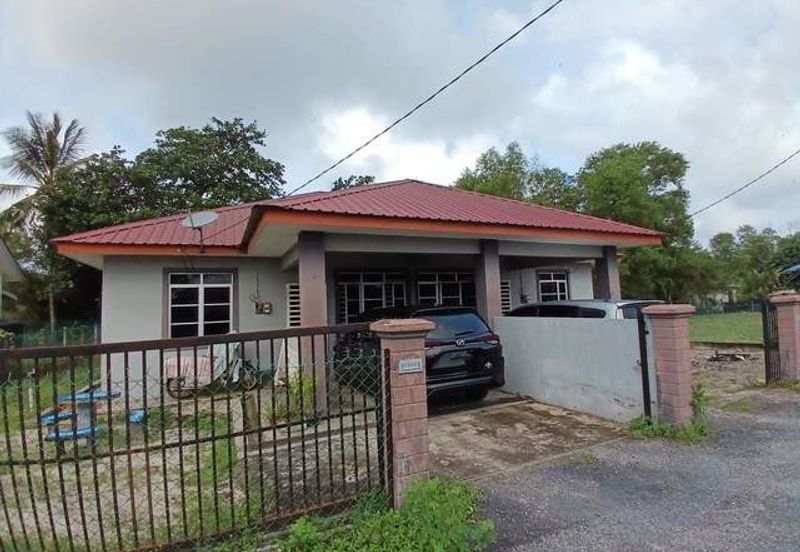 Dua Unit SemiD, Kg Baru Kuala Abang Dijual Sekaligus