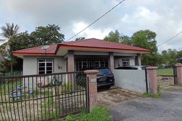 Dua Unit SemiD, Kg Baru Kuala Abang Dijual Sekaligus