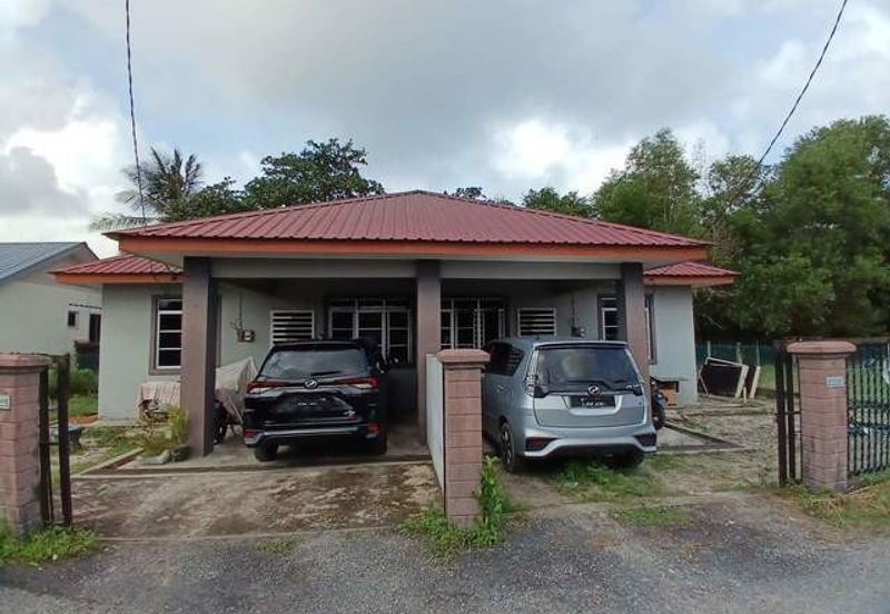 Dua Unit SemiD, Kg Baru Kuala Abang Dijual Sekaligus