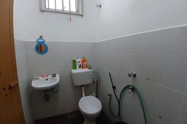 Dua Unit SemiD, Kg Baru Kuala Abang Dijual Sekaligus