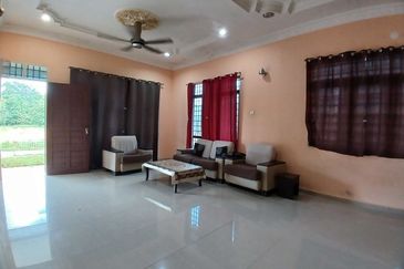 [Corner Lot] Rumah Semi-D Setingkat, Padang Midin (10km ke Bandar KT)