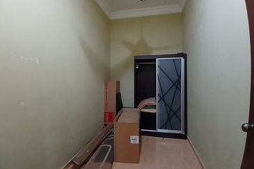 [Corner Lot] Rumah Semi-D Setingkat, Padang Midin (10km ke Bandar KT)