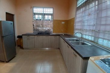 [Corner Lot] Rumah Semi-D Setingkat, Padang Midin (10km ke Bandar KT)