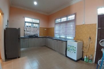 [Corner Lot] Rumah Semi-D Setingkat, Padang Midin (10km ke Bandar KT)