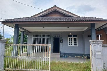 [Corner Lot] Rumah Semi-D Setingkat, Padang Midin (10km ke Bandar KT)