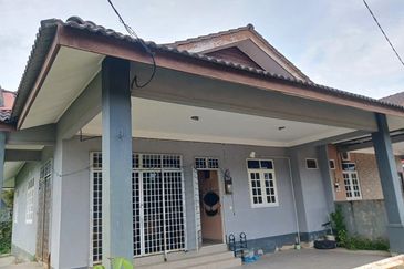 [Corner Lot] Rumah Semi-D Setingkat, Padang Midin (10km ke Bandar KT)