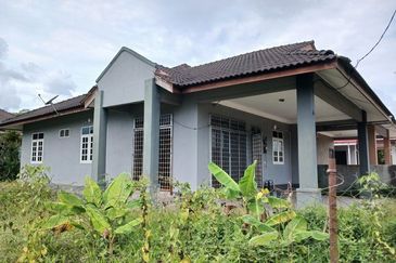 [Corner Lot] Rumah Semi-D Setingkat, Padang Midin (10km ke Bandar KT)