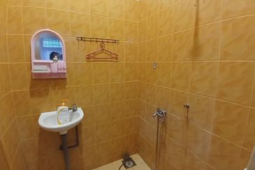 [Corner Lot] Rumah Semi-D Setingkat, Padang Midin (10km ke Bandar KT)