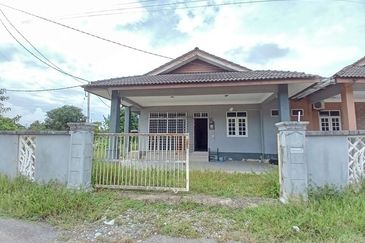 [Corner Lot] Rumah Semi-D Setingkat, Padang Midin (10km ke Bandar KT)