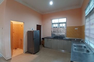 [Corner Lot] Rumah Semi-D Setingkat, Padang Midin (10km ke Bandar KT)