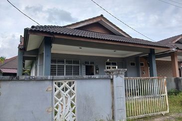 [Corner Lot] Rumah Semi-D Setingkat, Padang Midin (10km ke Bandar KT)