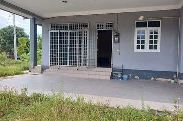 [Corner Lot] Rumah Semi-D Setingkat, Padang Midin (10km ke Bandar KT)