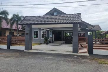 Banglo Moden & Luas, 5 Bilik, Kg Bukit Payong