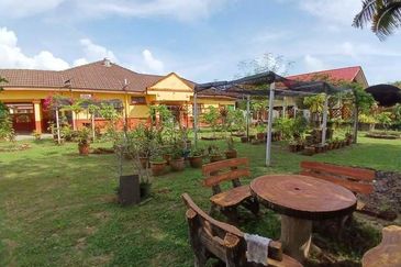 SemiD Corner Lot Tanah Luas, Paka, Dungun, Terengganu