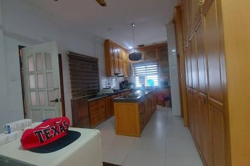 SEMI D TAMAN WIRA, PANTAI ROBINA