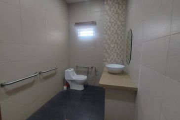 SEMI D TAMAN WIRA, PANTAI ROBINA