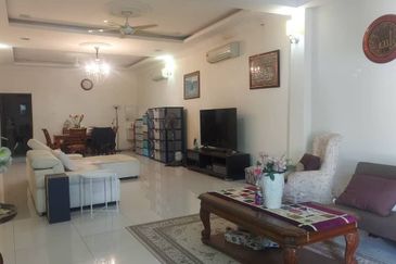 SEMI D TAMAN WIRA, PANTAI ROBINA