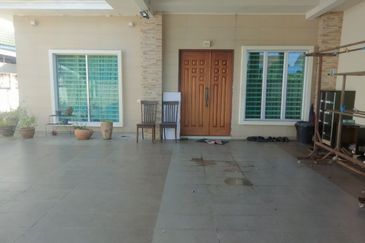 SEMI D TAMAN WIRA, PANTAI ROBINA