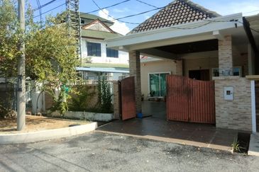 SEMI D TAMAN WIRA, PANTAI ROBINA