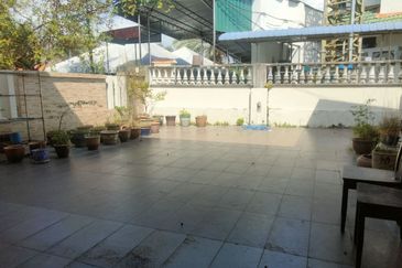 SEMI D TAMAN WIRA, PANTAI ROBINA