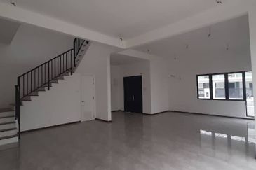 Sierra, Bukit Banyan