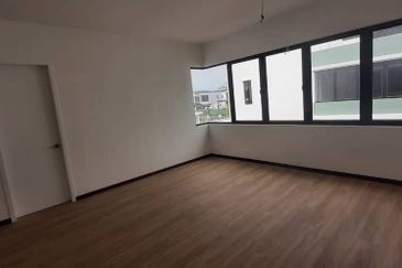 Sierra, Bukit Banyan