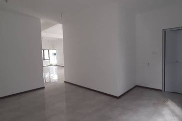 Sierra, Bukit Banyan