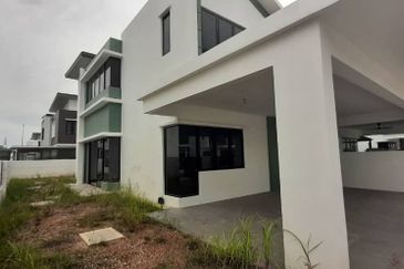 Sierra, Bukit Banyan