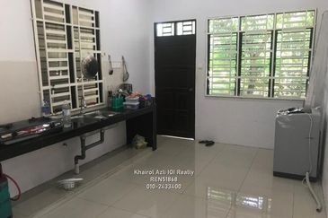Semi D House, Kg Baru Batu 7, Dungun (5 minutes to Dungun Politeknik)