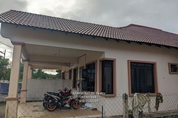 Semi D House, Kg Baru Batu 7, Dungun (5 minutes to Dungun Politeknik)