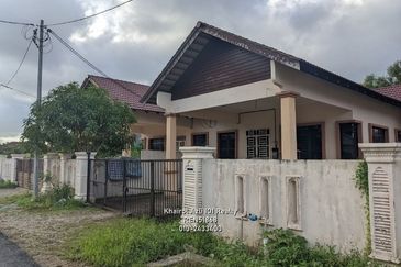 Semi D House, Kg Baru Batu 7, Dungun (5 minutes to Dungun Politeknik)