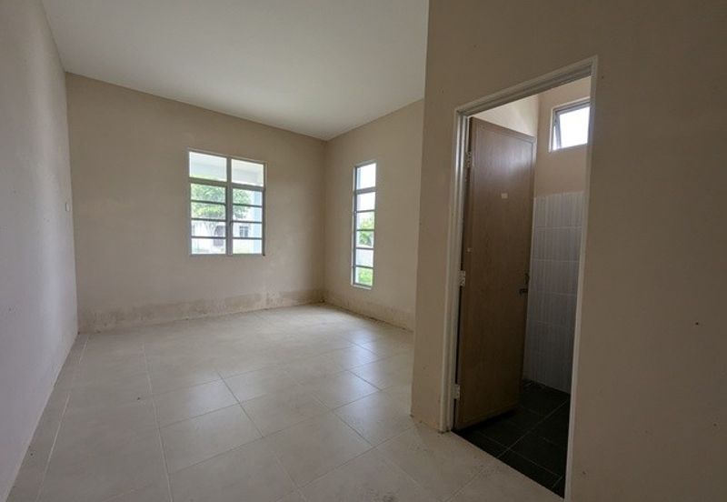 Banglo Kampung Nyior, Paka 