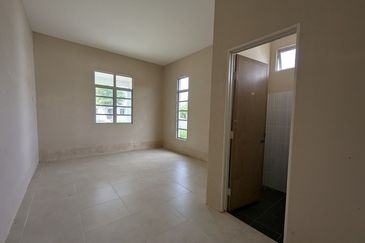 Banglo Kampung Nyior, Paka 