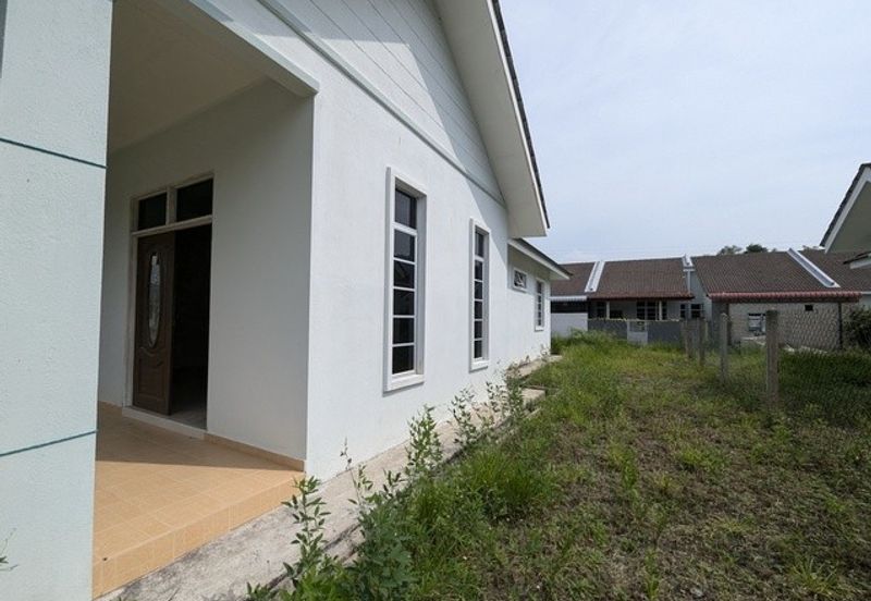 Banglo Kampung Nyior, Paka 