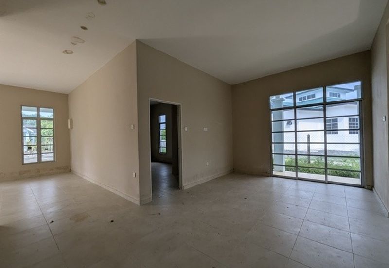 Banglo Kampung Nyior, Paka 