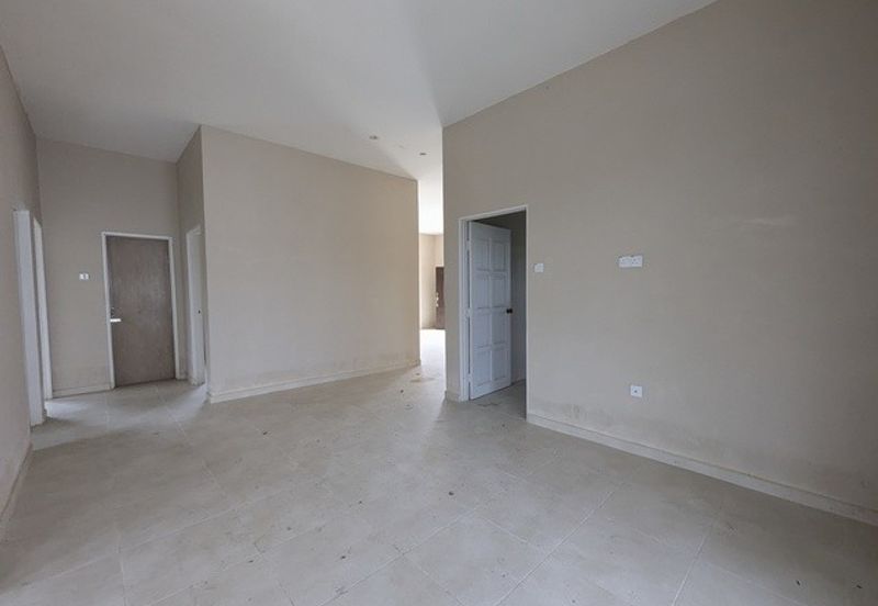 Banglo Kampung Nyior, Paka 